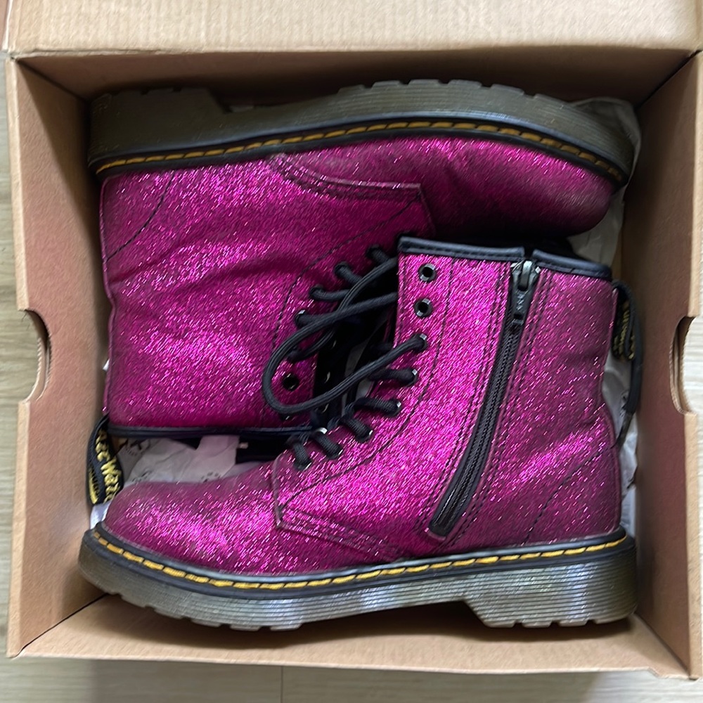 Dr. Martens Delaney GLTR Purple